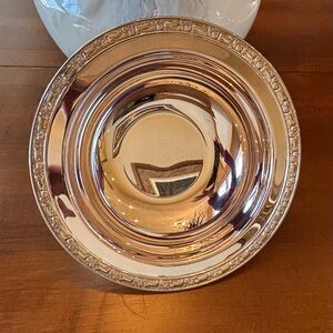Vintage Oneida Ltd Silver Bowl with Two‎ Lions Logo